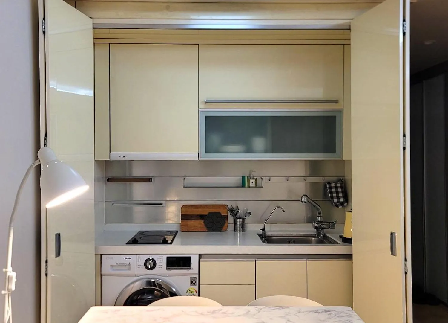 A Comfortable Gangnam House In The City Center-1302 Seoul 0*,