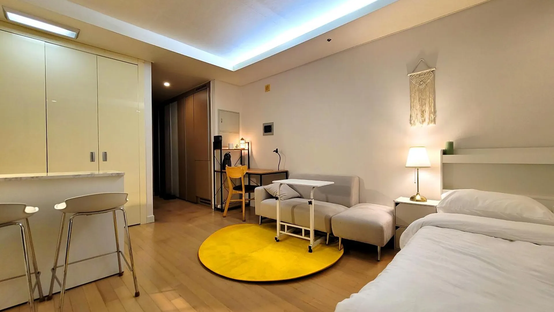 A Comfortable Gangnam House In The City Center-1302 Seoul Apartment