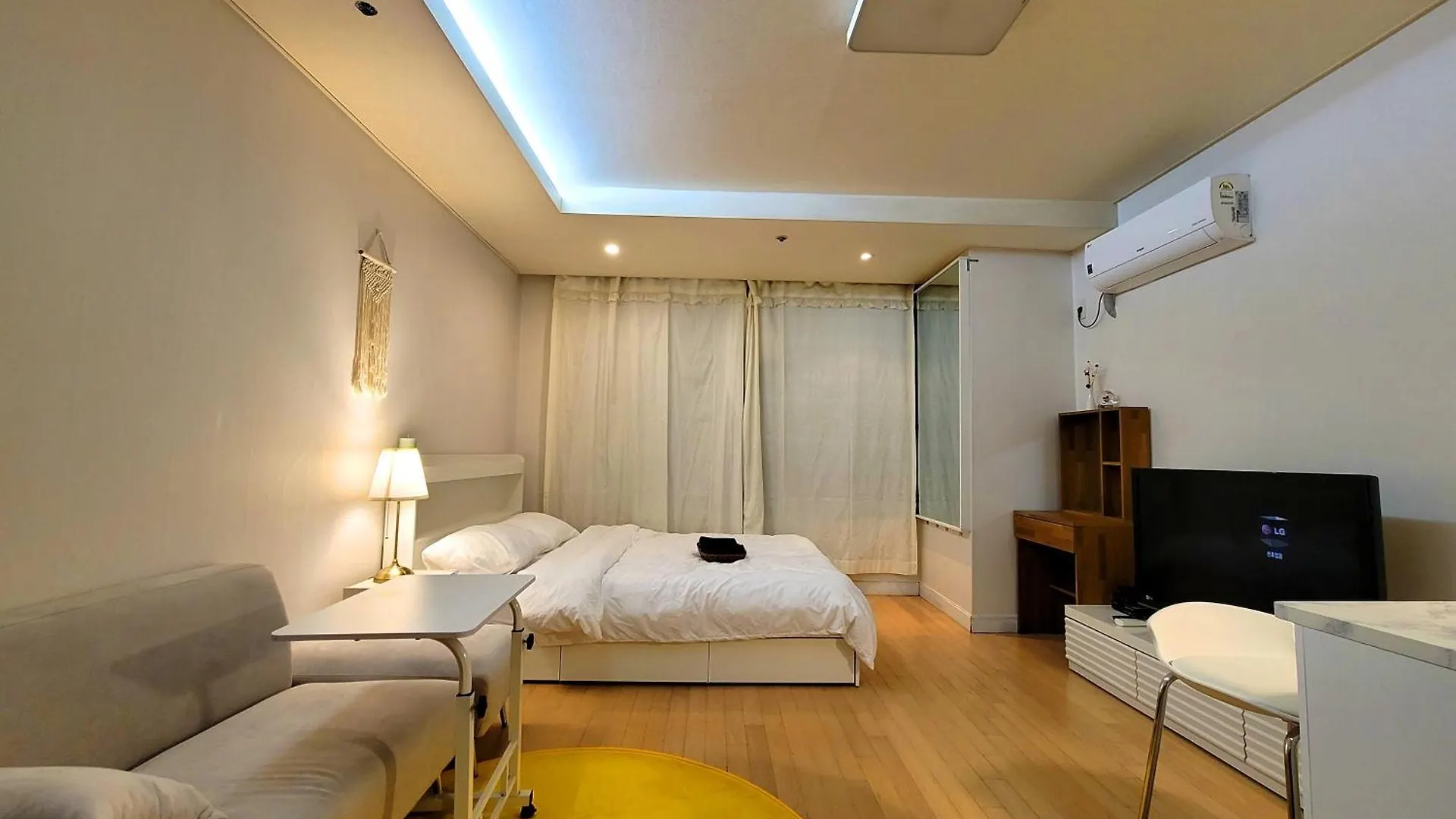 A Comfortable Gangnam House In The City Center-1302 Seoul